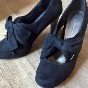 Ann Marino Black Suede Bow Pumps Heels Mary Jane Style Size 7.5